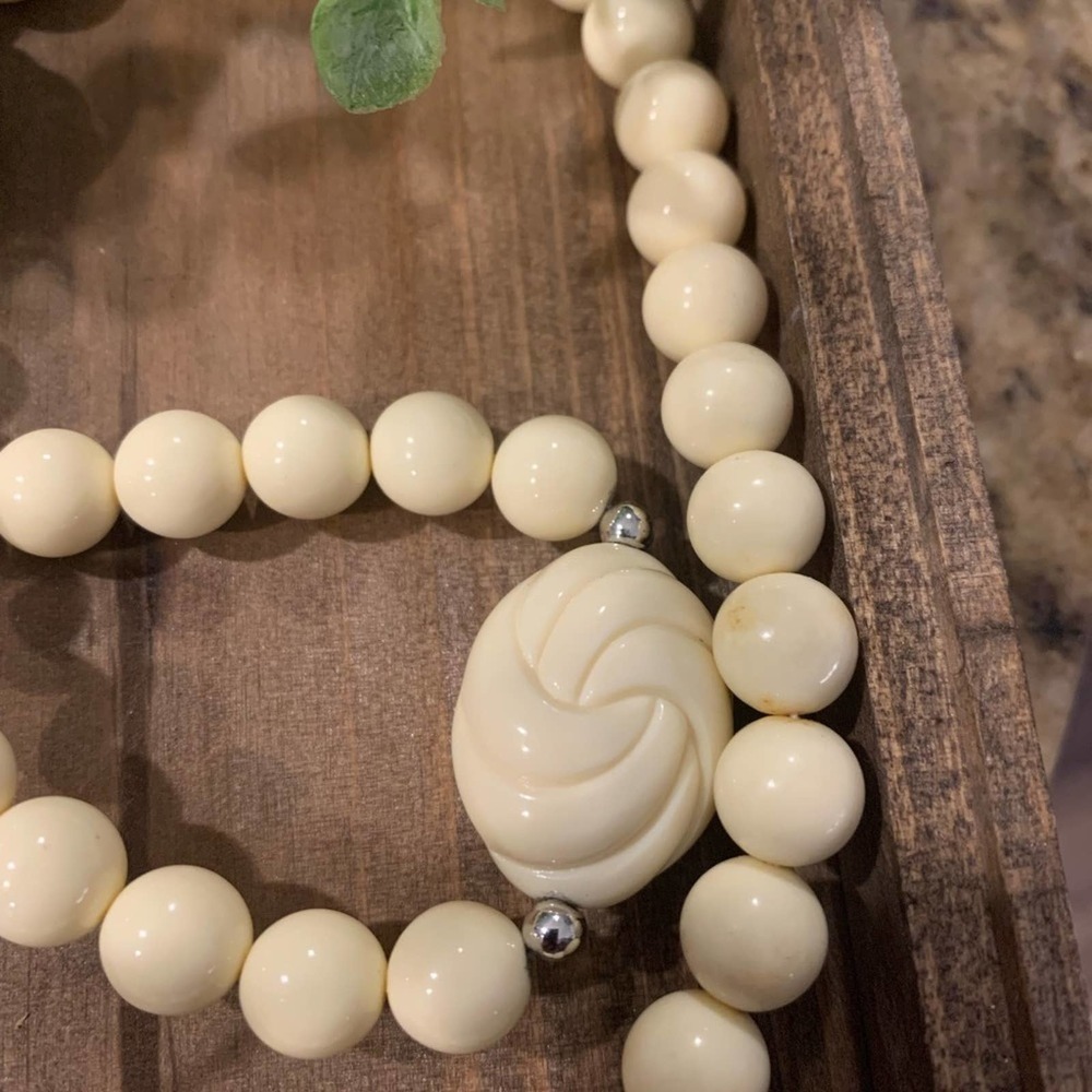 Vintage Bead Necklace - Picture 3 of 3